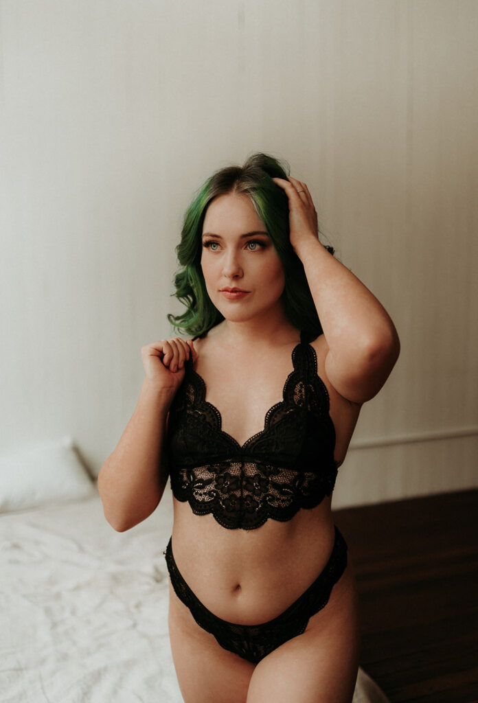 woman posing for a boudoir photoshoot
