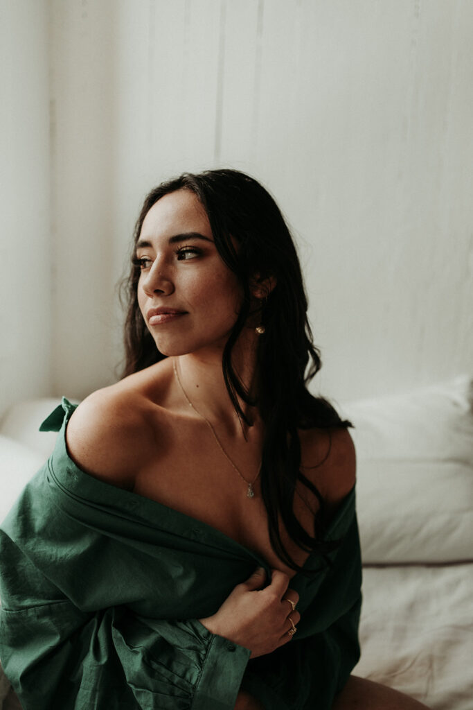 woman posing for a boudoir photoshoot
