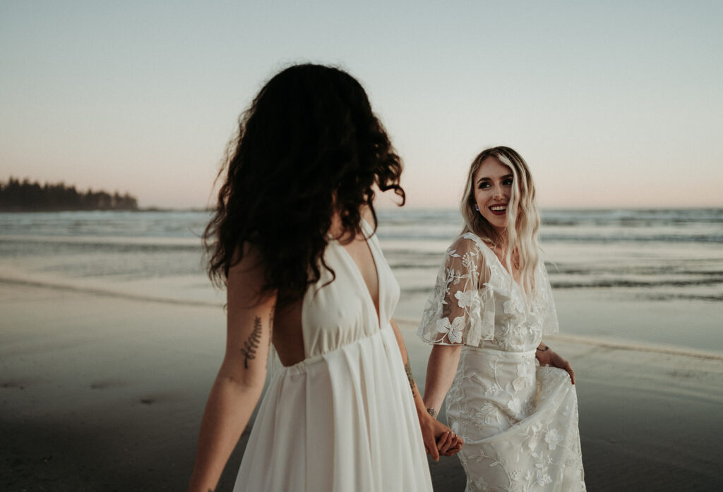 couple posing for their elopement portraits