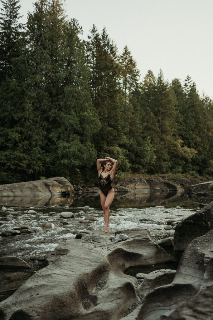 woman posing for her outdoor boudoir session 