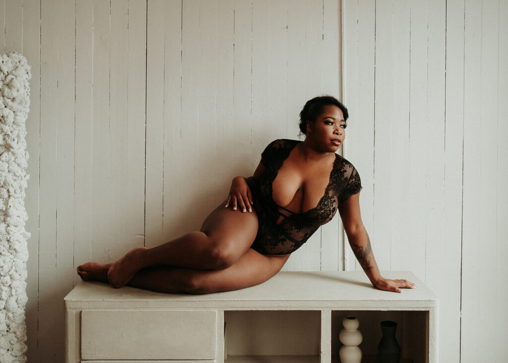 woman posing for her empowerment boudoir session 